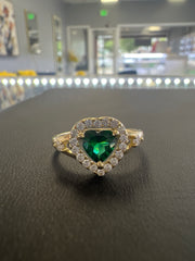 14k green heart stone ring with small white stones