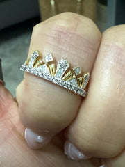 14k Quince (15) tiara ring in diamonds