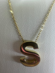 14k letter S necklace 2.47g