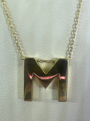 14k letter M necklace 2.58g
