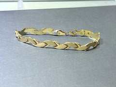 14k gold bracelet with leaf shape detail