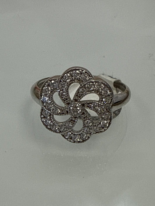 14k white gold square and flower shape ring with stones