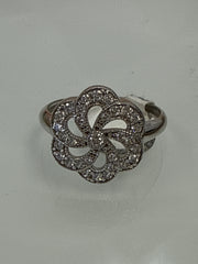14k white gold square and flower shape ring with stones