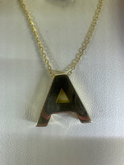 14k letter A necklace 2.51g