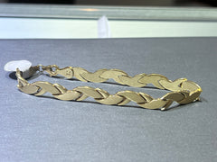 14k gold bracelet with leaf shape detail
