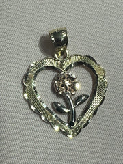 14k pendant heaet with flower