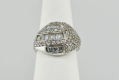 14k beautiful white gold ring with an expectacular design