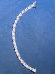 14k white gold kises and hugs bracelet 8”