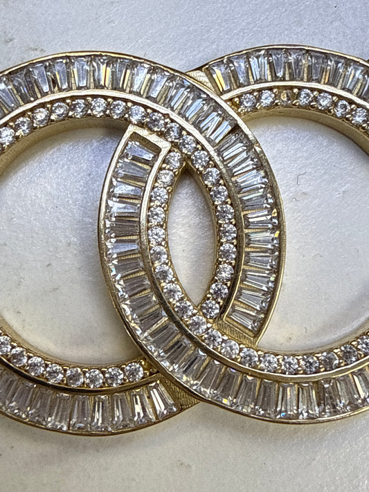 14k Monaco plain necklace with c design in front with stones 17”
