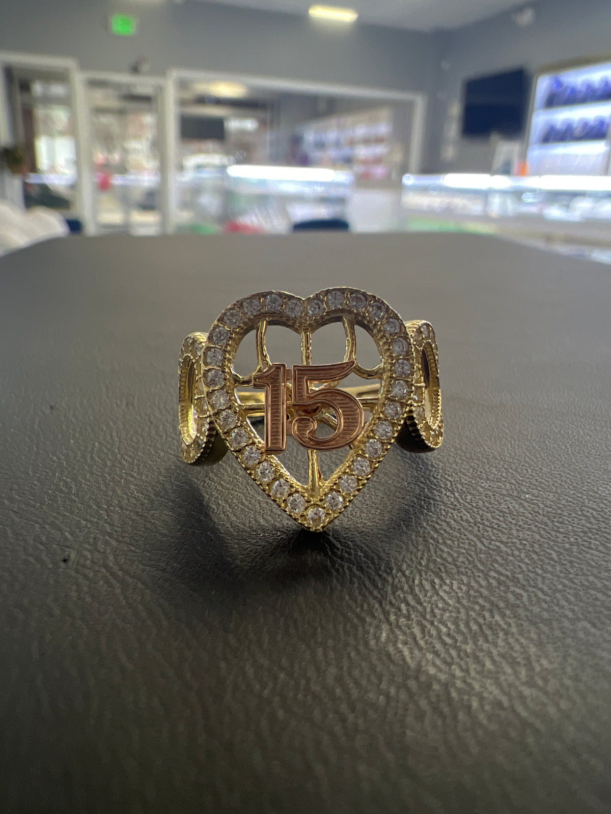 4.16g 14k Quince (15) heart ring two toned with stones