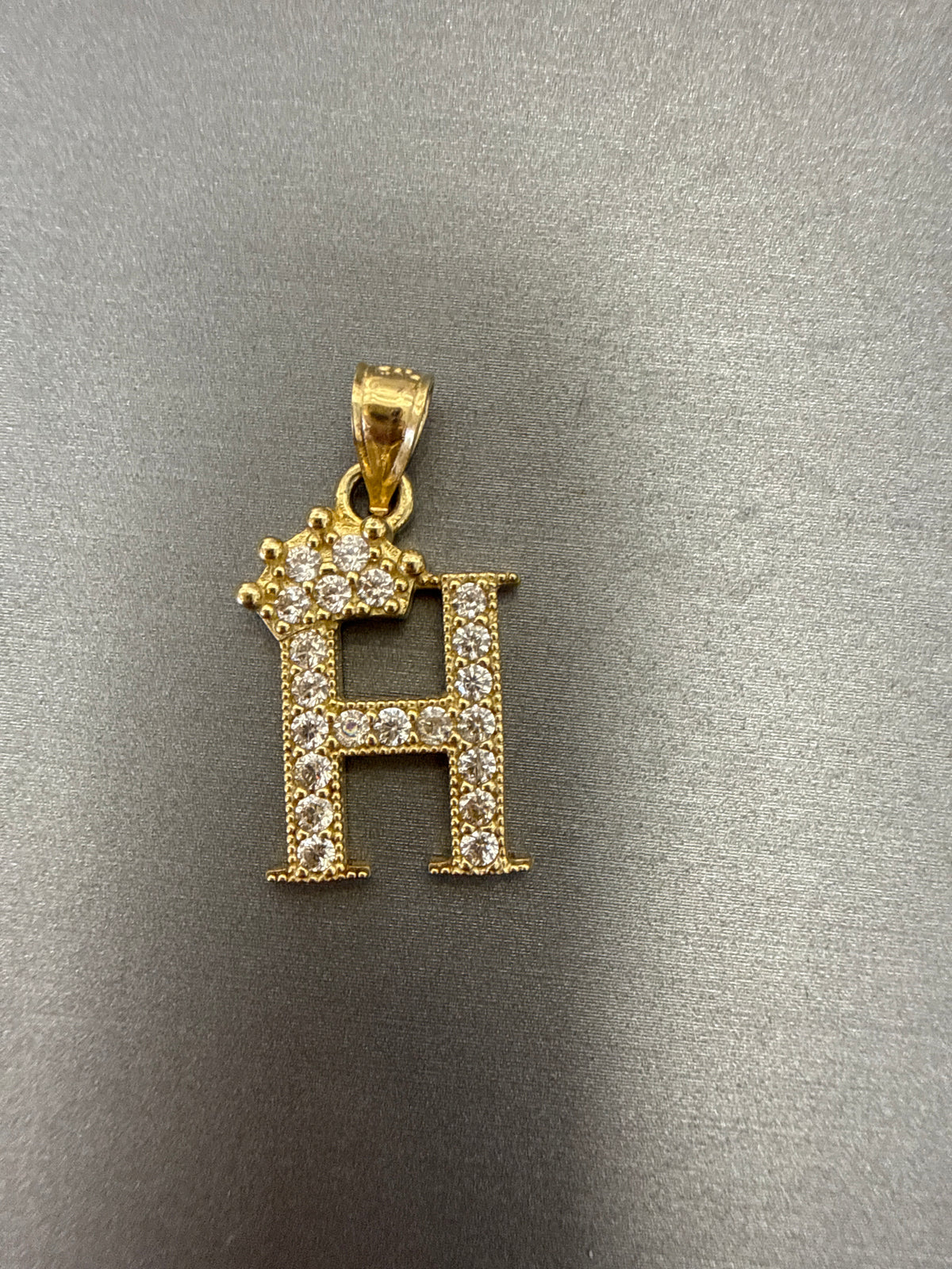 14k letter H pendant with crown on Cz’s stones 2.25g