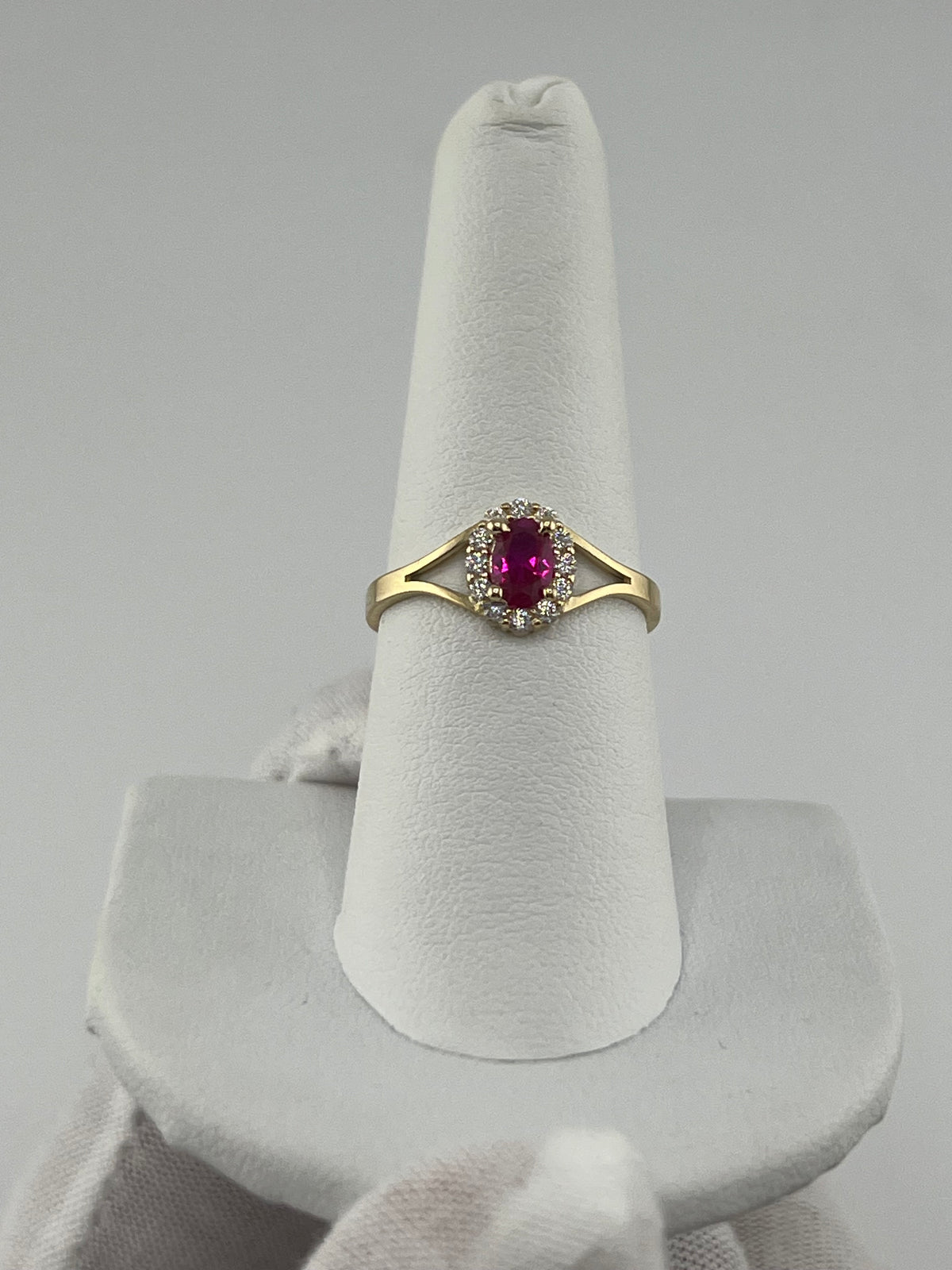 14k oval ring with stones ruby color