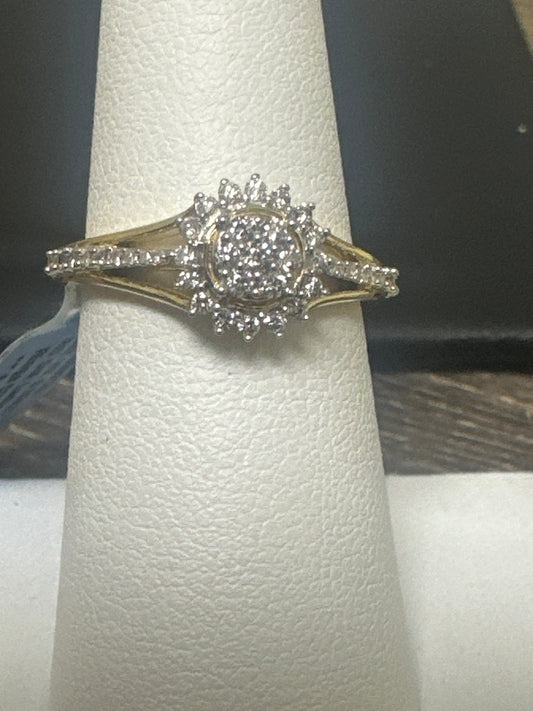10k  Diamond Engagement ring natural diamond