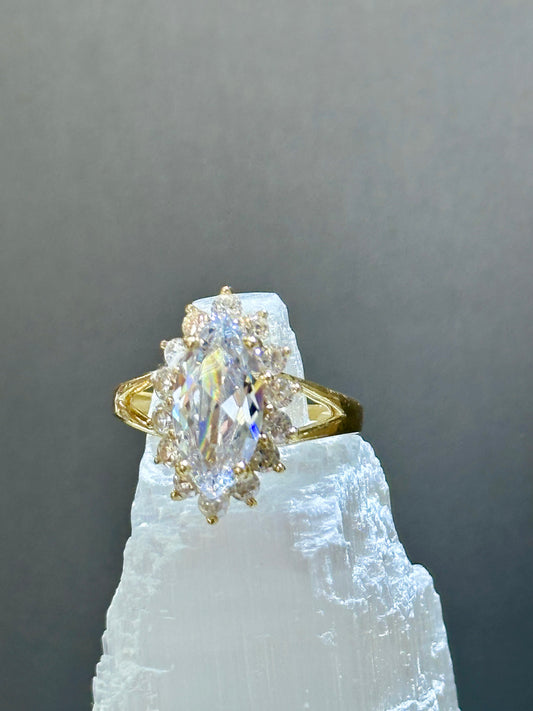 14k white oval stone
