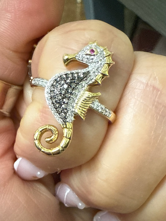 10k ring ladies sea horse with natural diamonds
