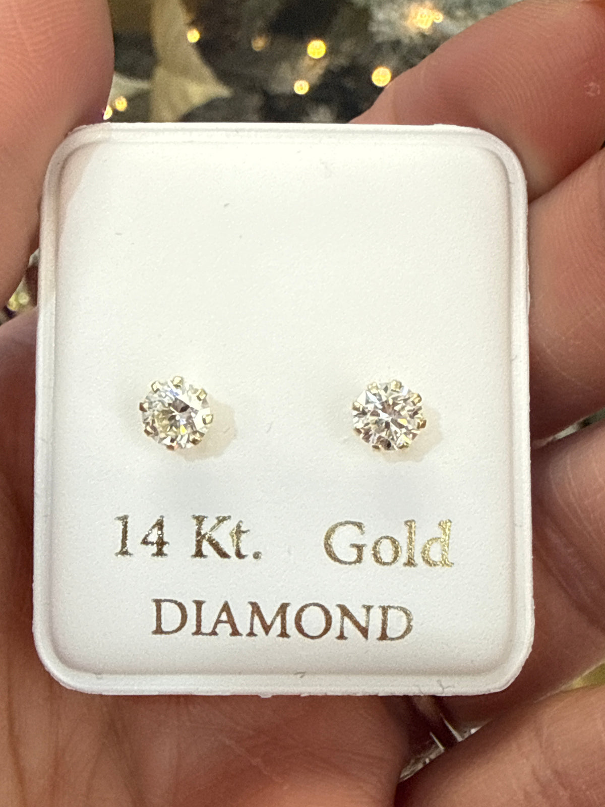14k Round lab diamond earring 8 prong