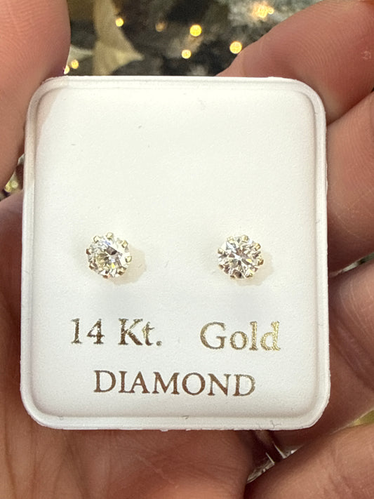 14k Round lab diamond earring 8 prong