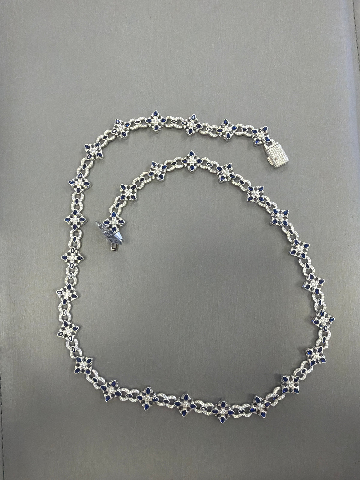 Silver moissante necklace with blue clovers 4.25ct