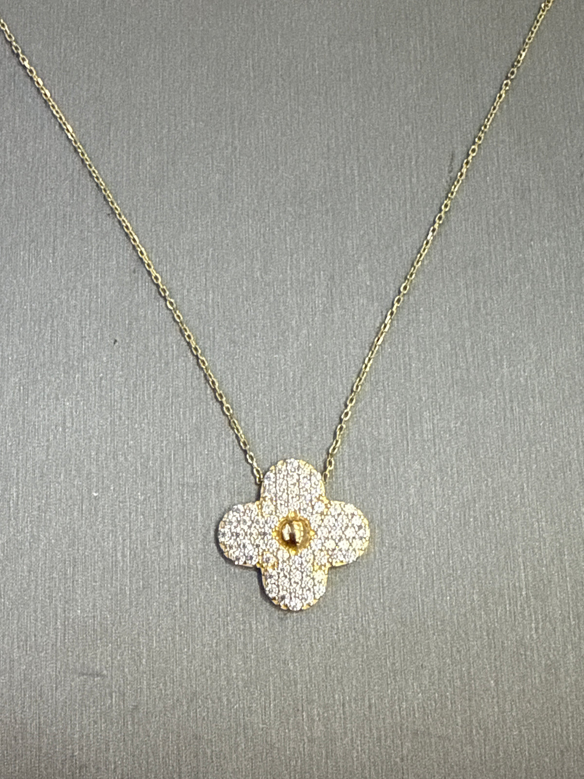 14k necklace flower clover trevol with the perfect gift