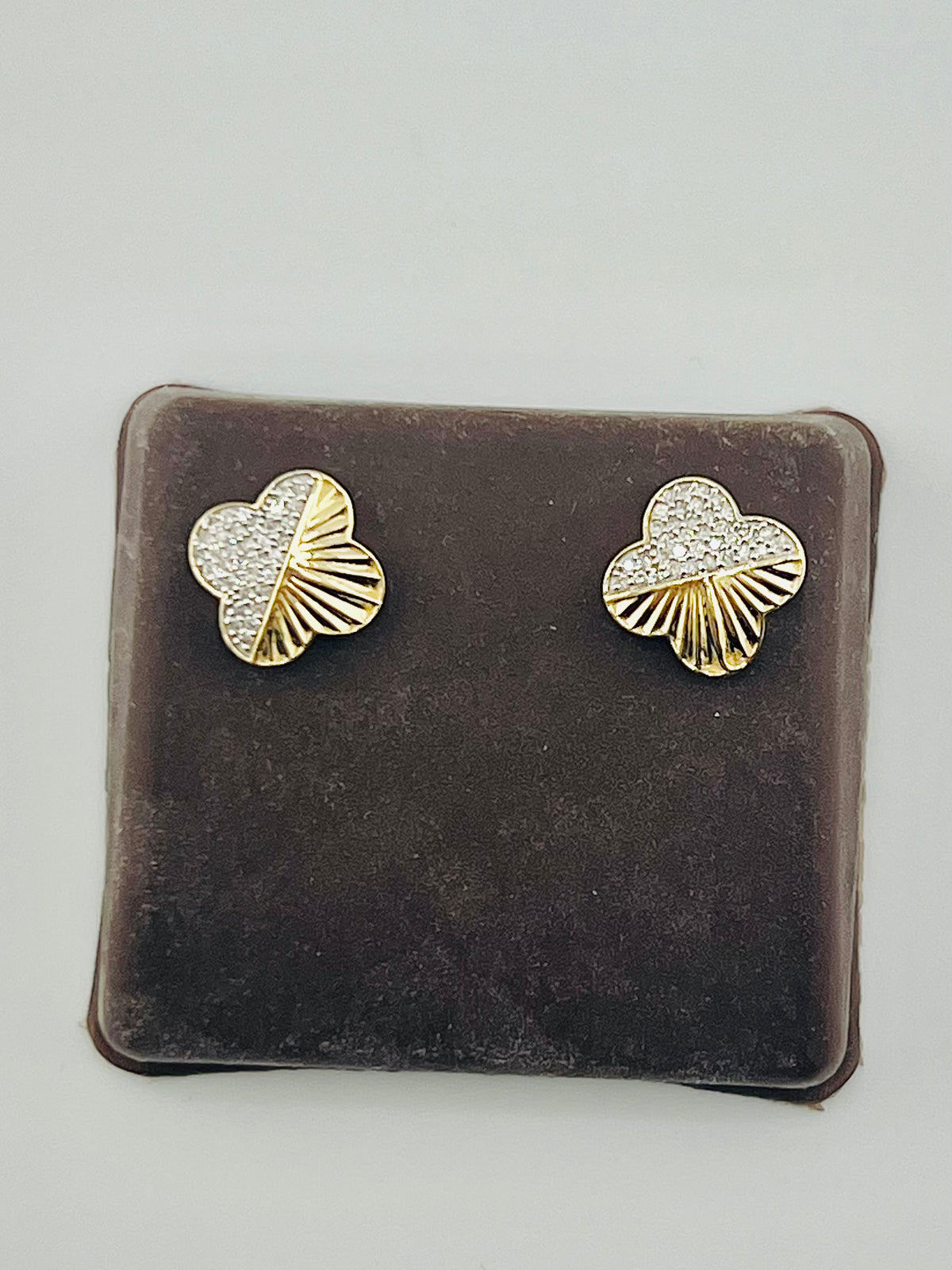 10k diamond flower earing