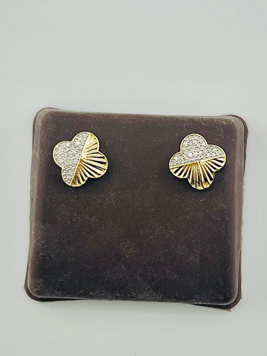 10k diamond flower earing