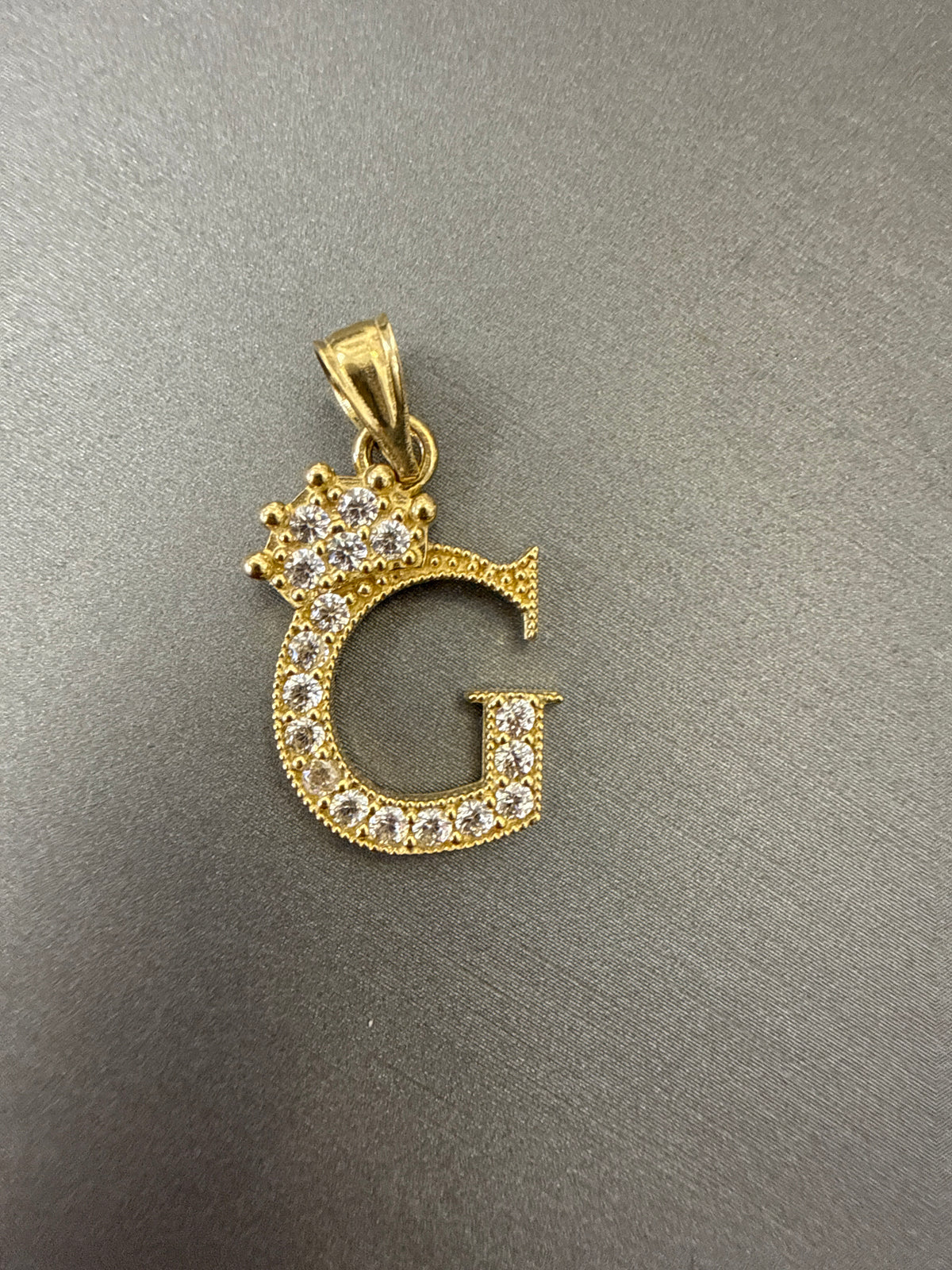 14k letter G pendant with crown on Cz’s stones 2g