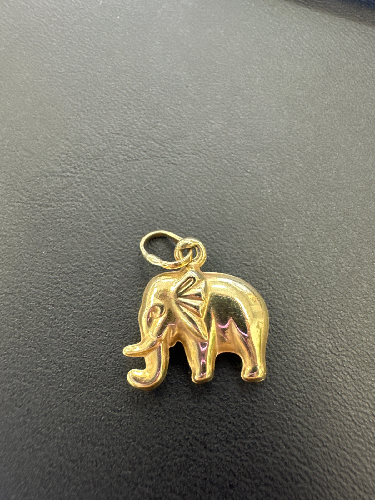 14k elephant pendant 1.13g