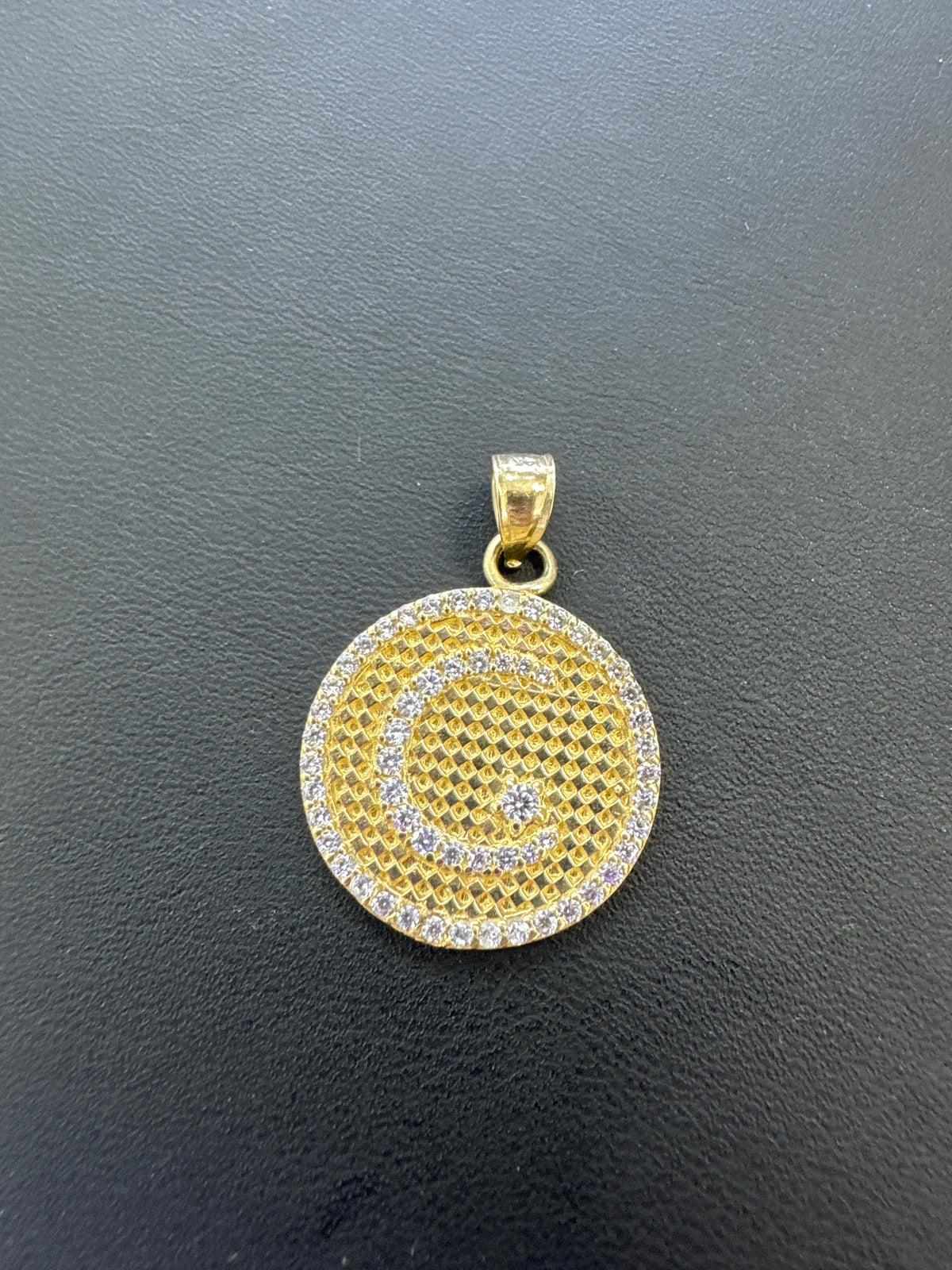 14k circle pendant 3.27g