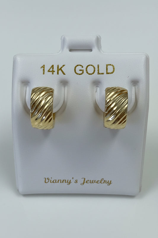 14k Small hoop earring huggies that hug your ear in harmony