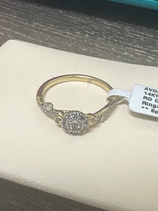 10k  Diamond Engagement ring natural diamond