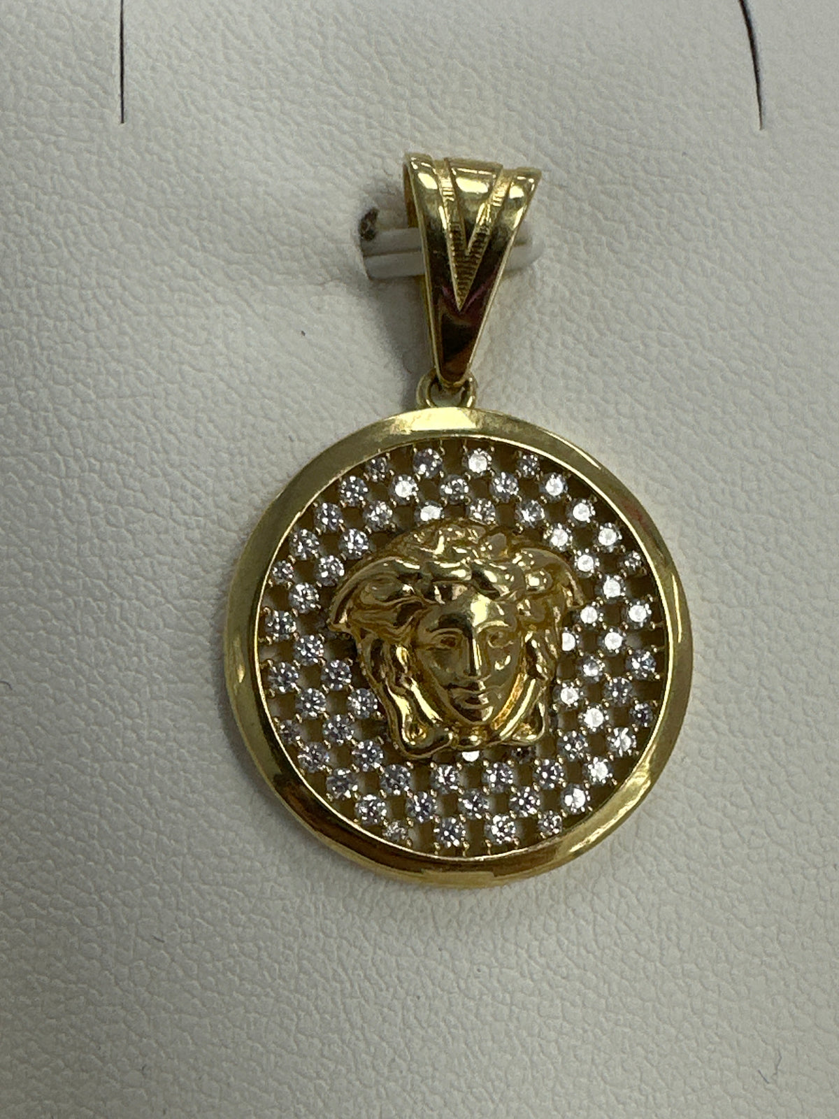 14k round white stone medusa