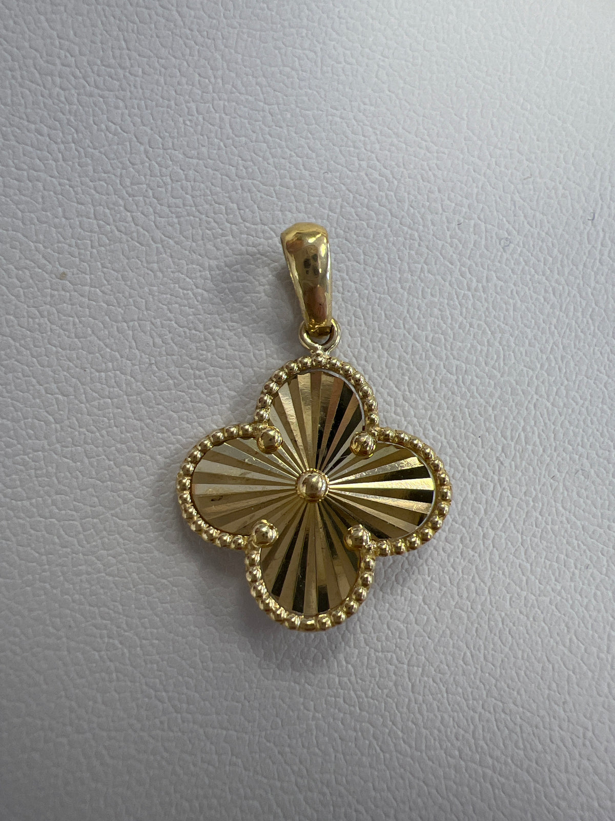 14k gold clover pendant