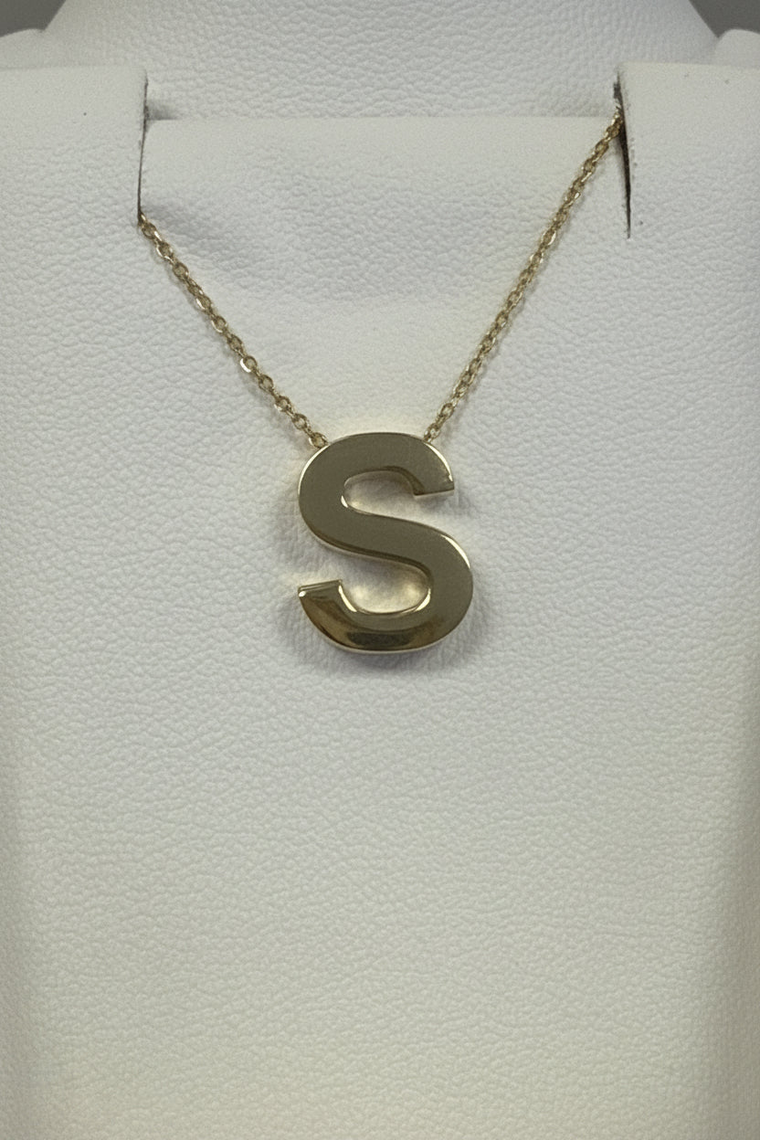 14k letter S necklace 2.47g