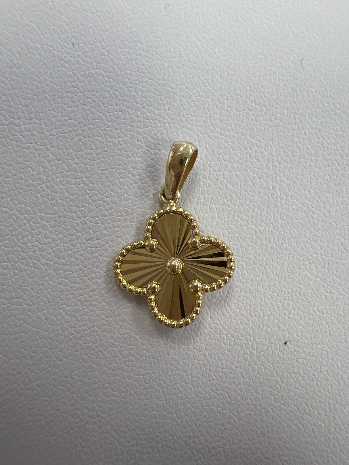 14k gold clover pendant