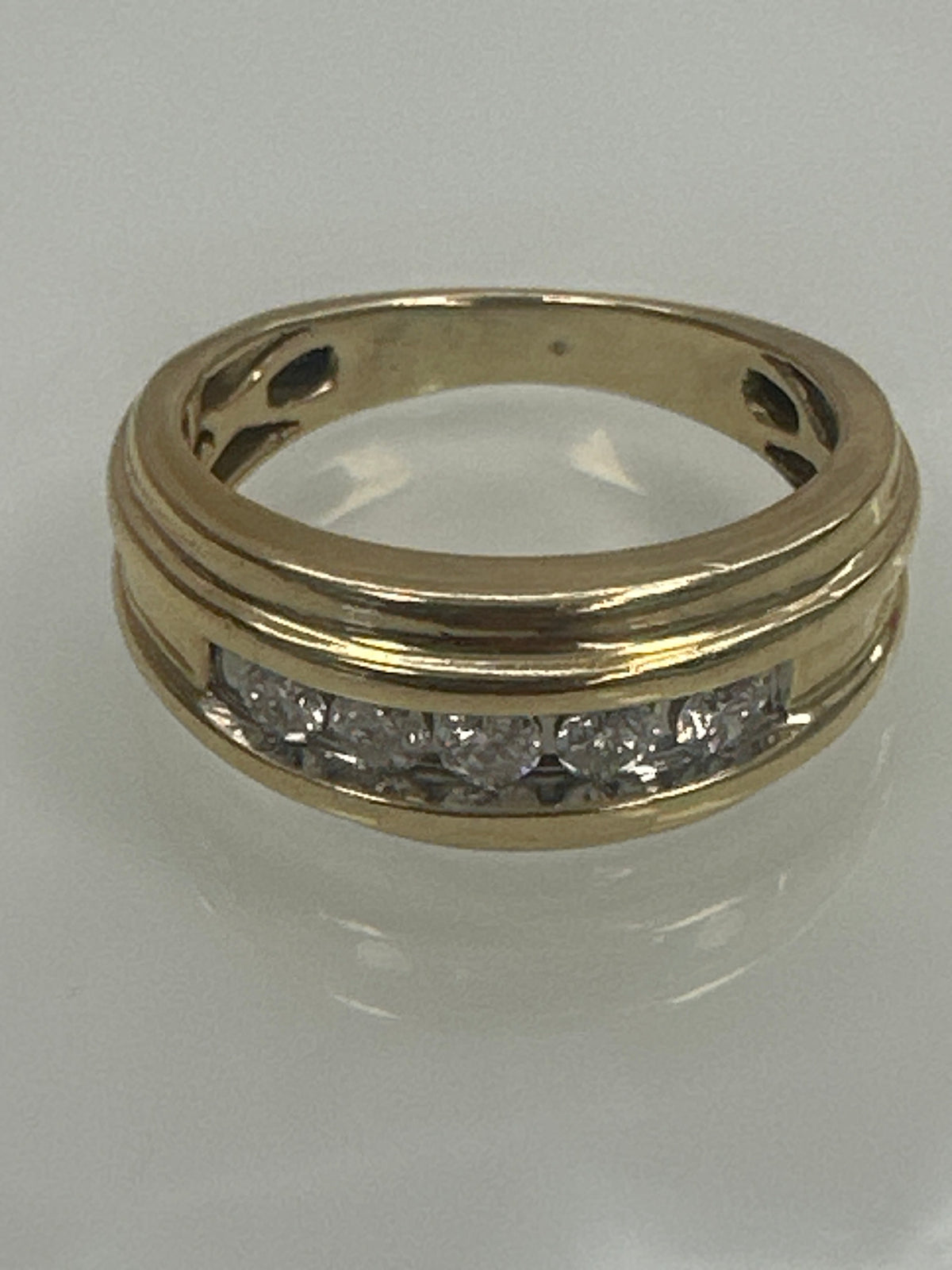 10k band aro with diamonds size #9 9mm