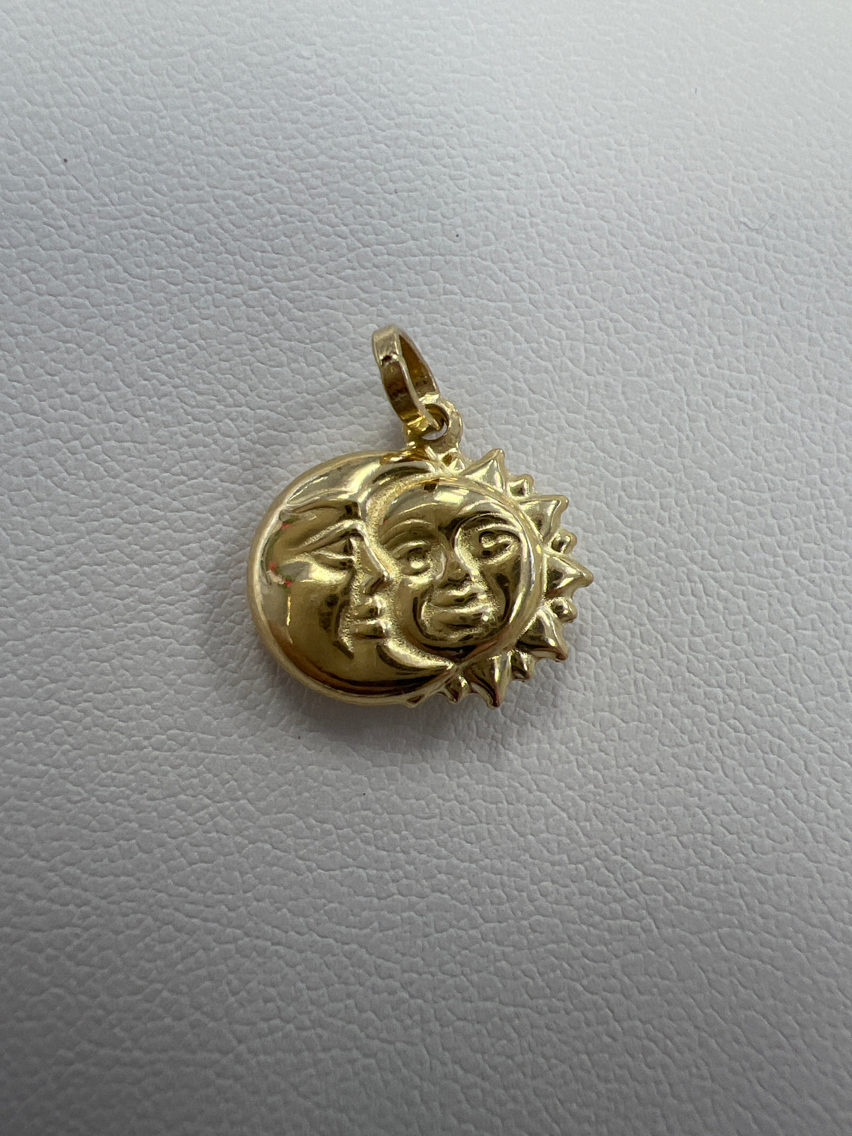 14k pendant smiling sun and moon