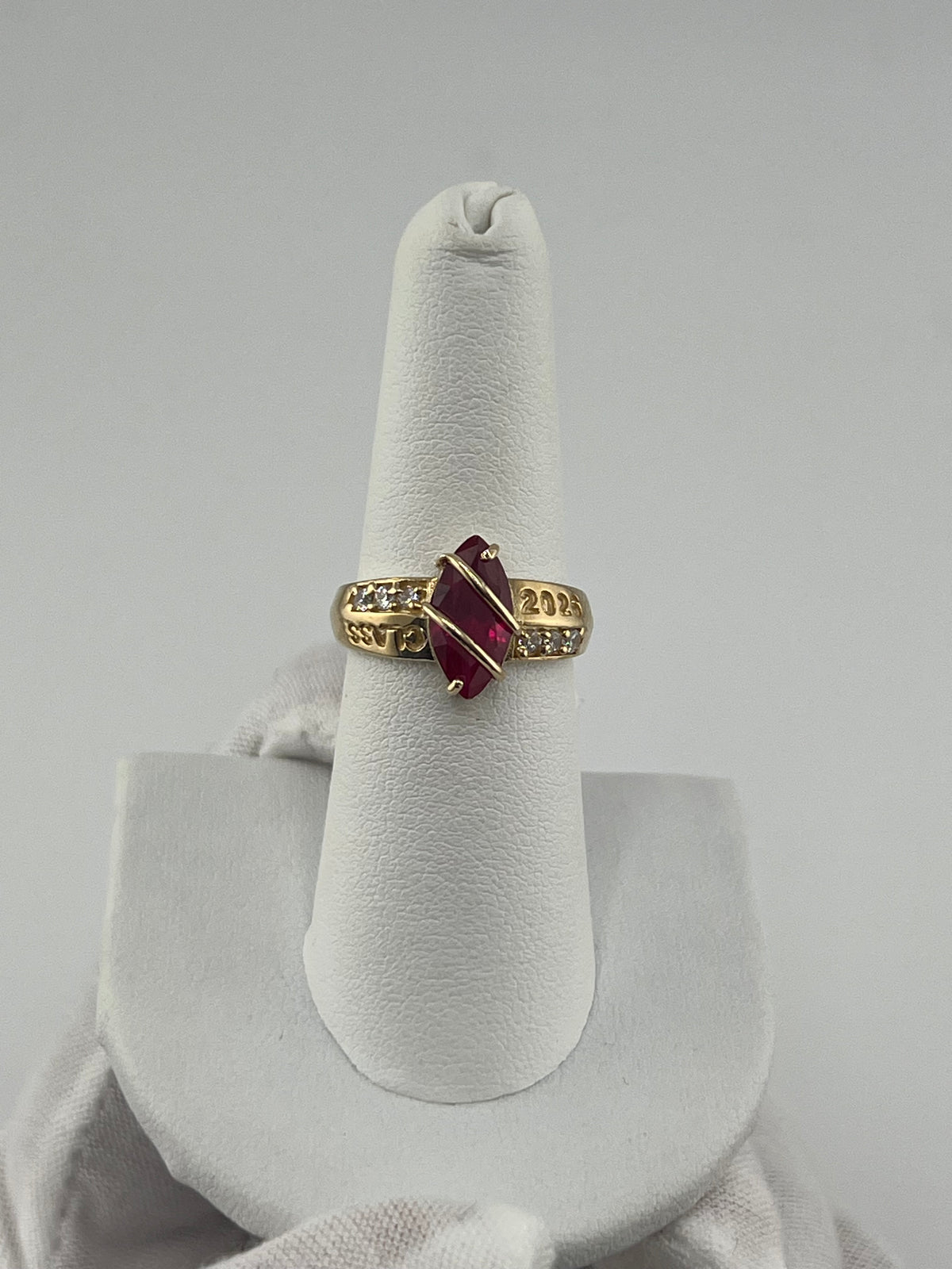 14k Class ring 2026 ruby color stone graduation