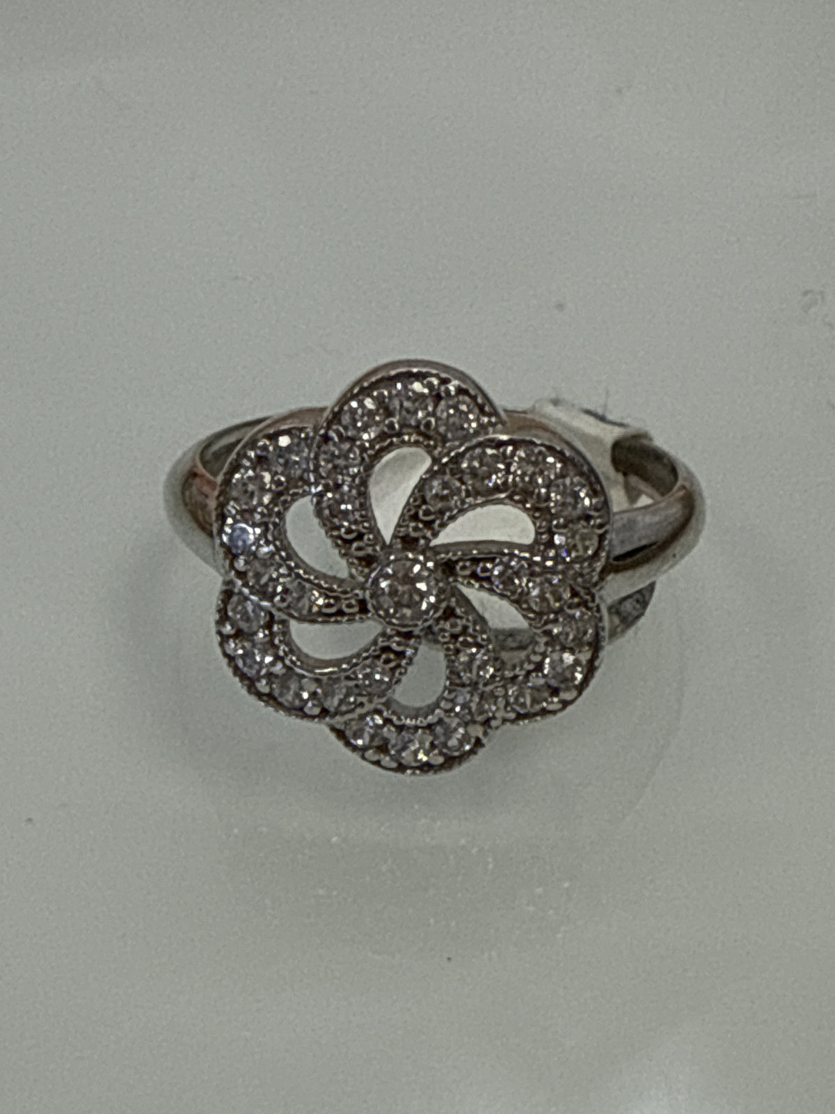 14k white gold square and flower shape ring with stones