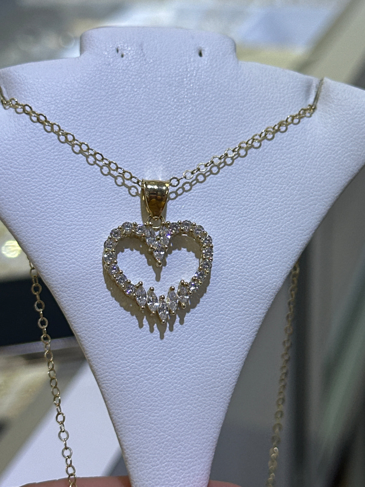 14k heart with stones stunning design