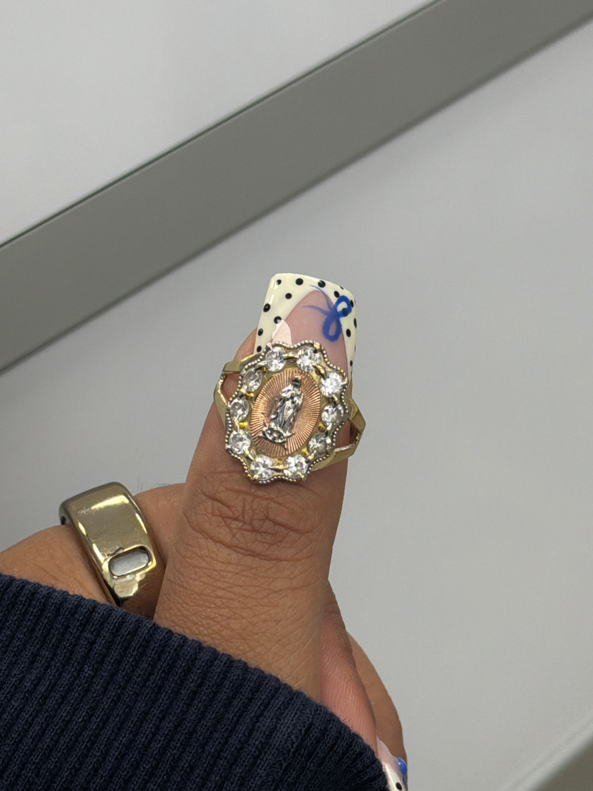 14k Anillo de la virgen oval with stones tricolor