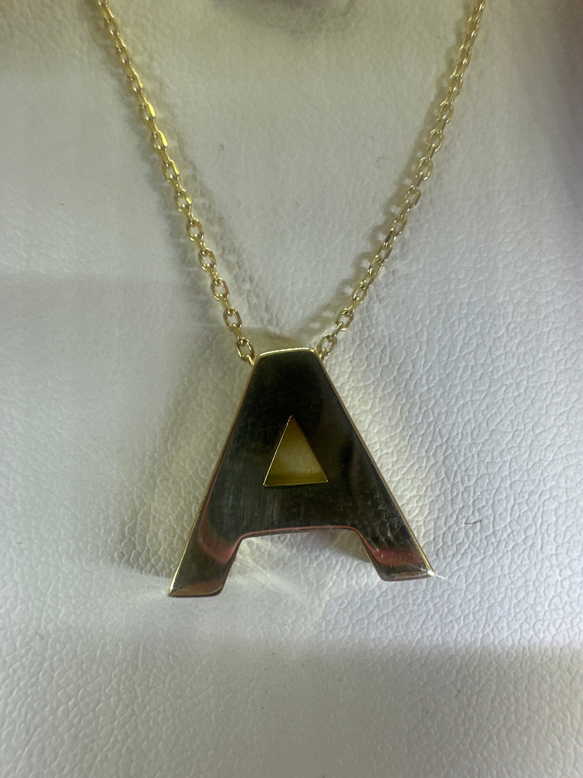 14k letter A necklace 2.51g