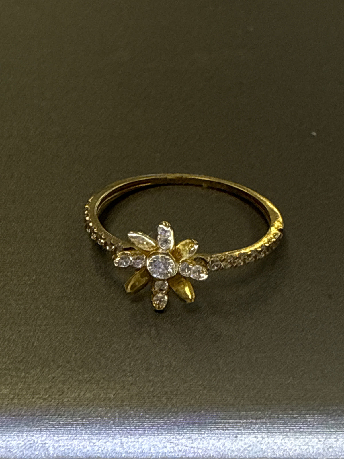 14k flower with stones