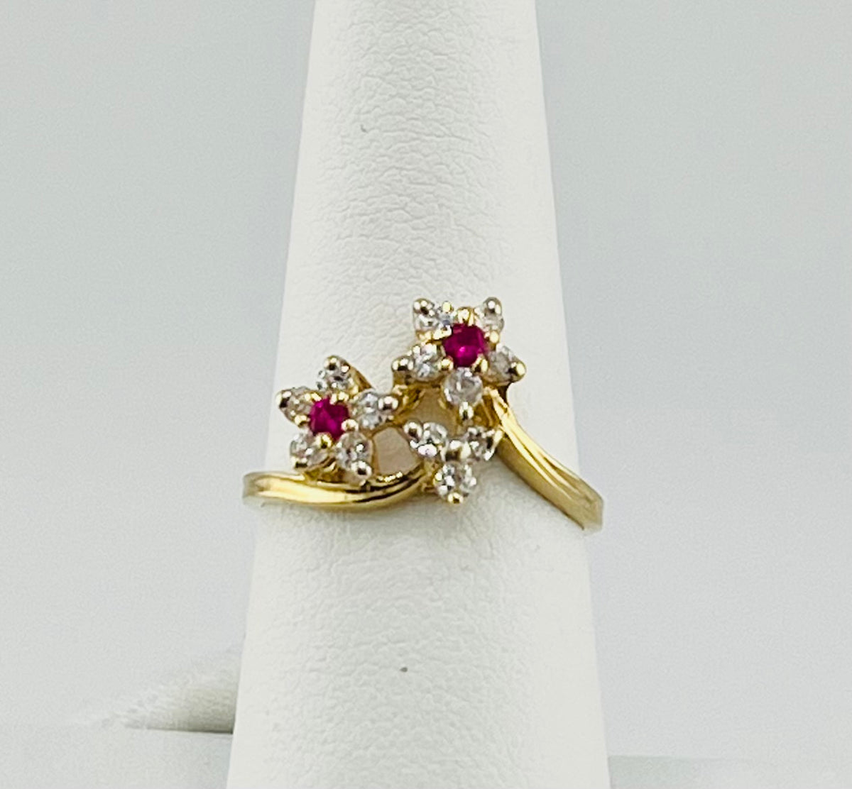 14k flower ring with red and white stones