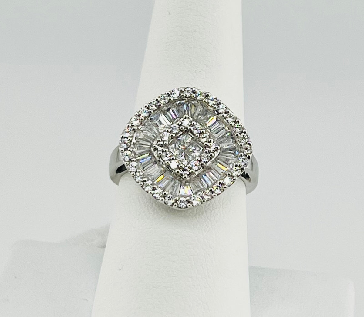 14k white gold square and flower shape ring with stones