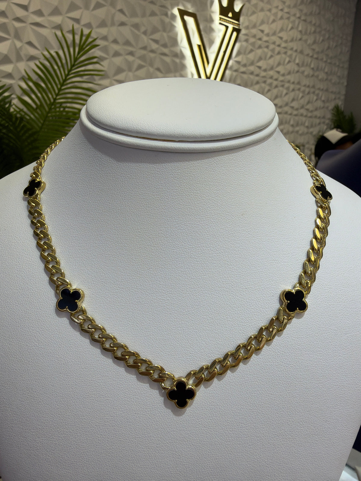 10k Monaco style Necklace choker 5 black clover flower 16.78 grams