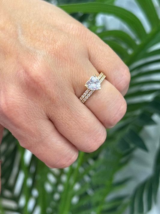 14k heart center stone engagement ring duo with stones on both 3.13g