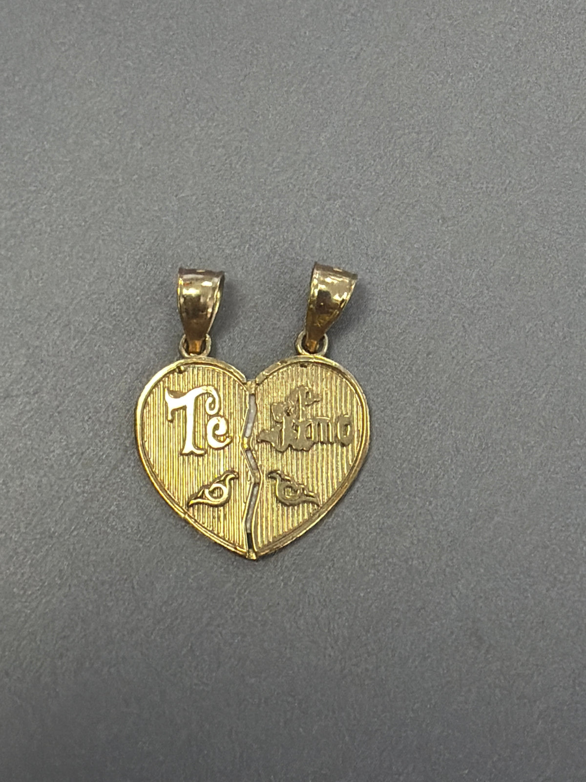 10k "Te amo" heart pendant