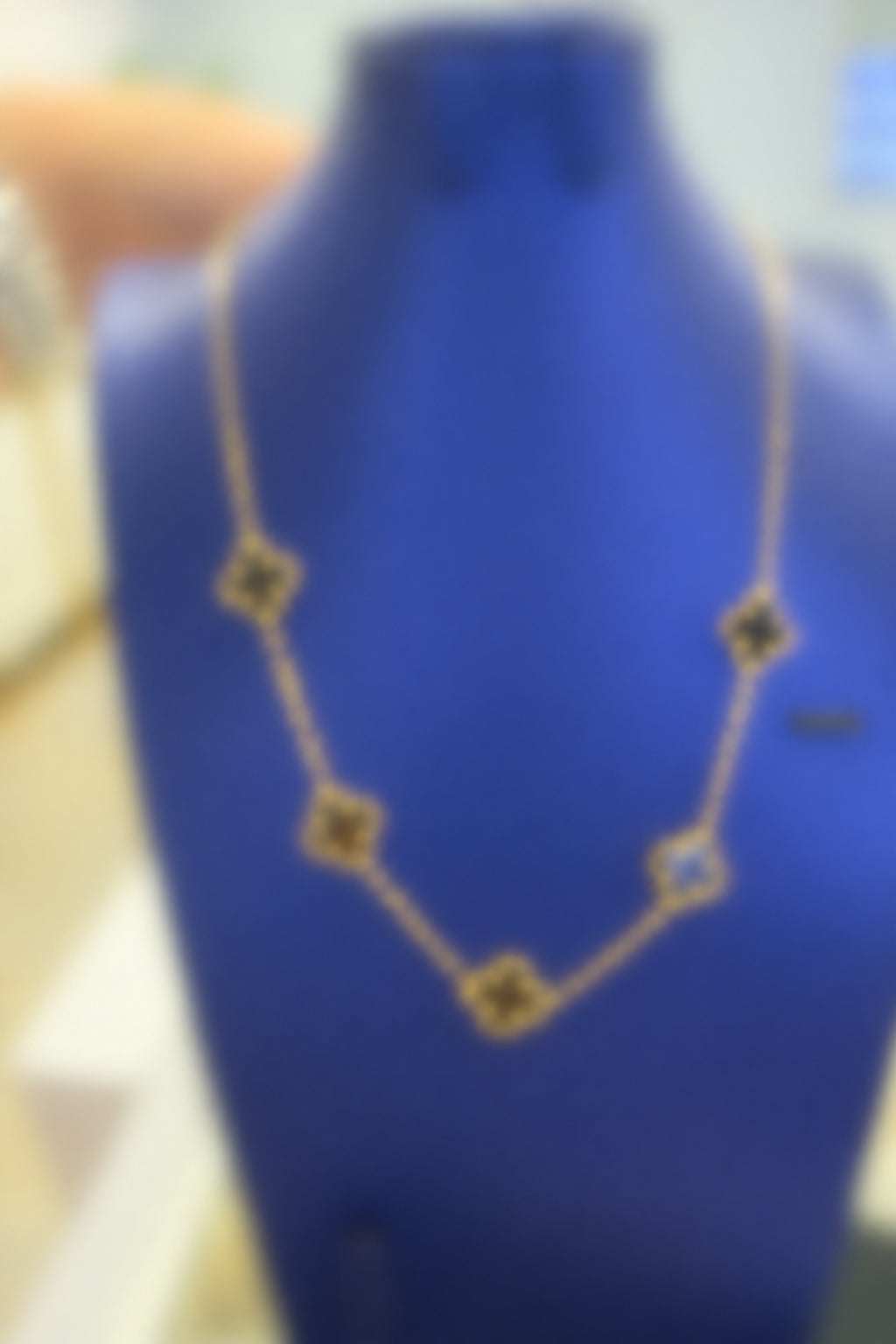 10k Necklace choker 5 black clover flower 9.43 grams