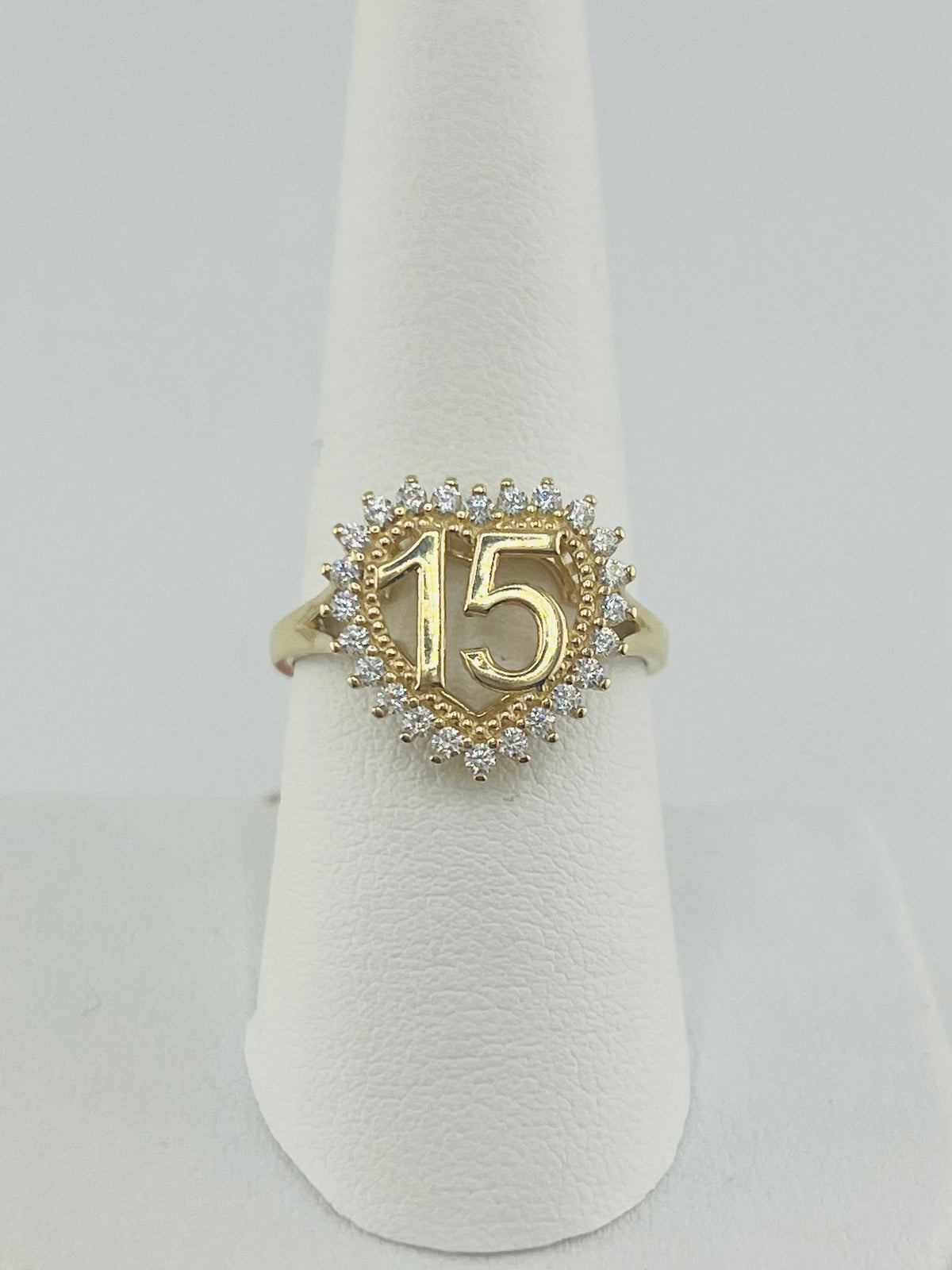 14k anillo de quince con corazon y piedras 2.74g
