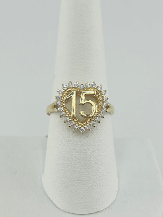 14k anillo de quince con corazon y piedras 2.74g